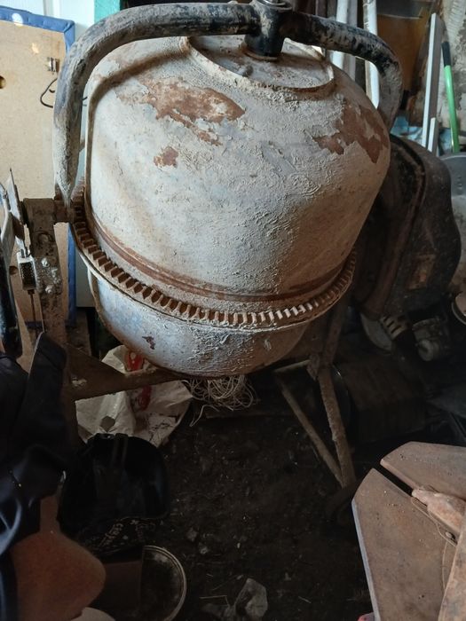 Продам бетонамешалку