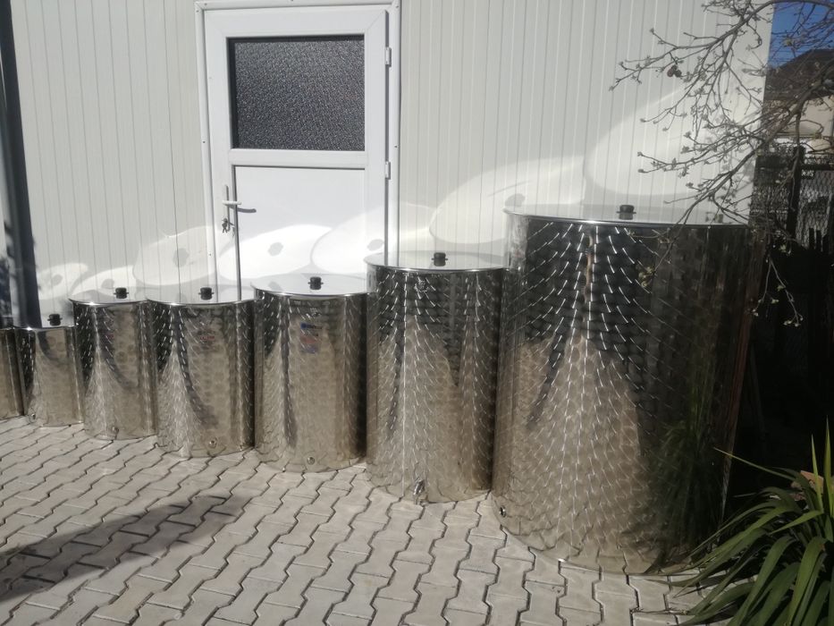 Vand recipiente din inox gen cilindru capacitati de la 50 la 1000litri