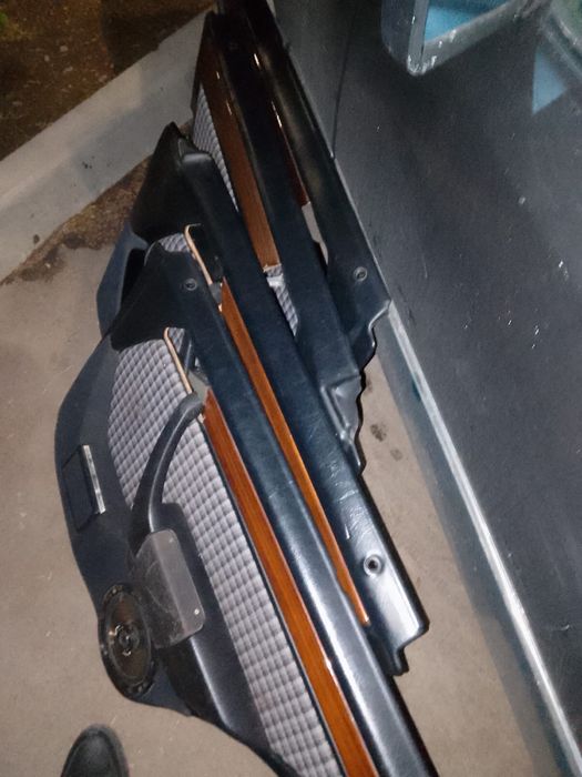 Продам дверные карты на мерс 124