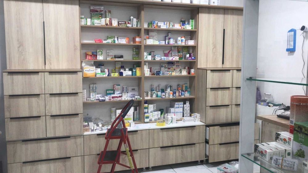 Продается мебель аптечная