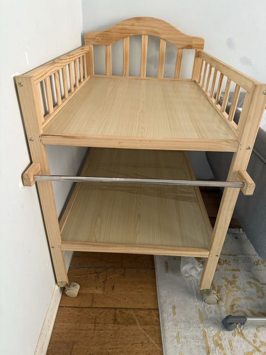 Продам пеленальный столик