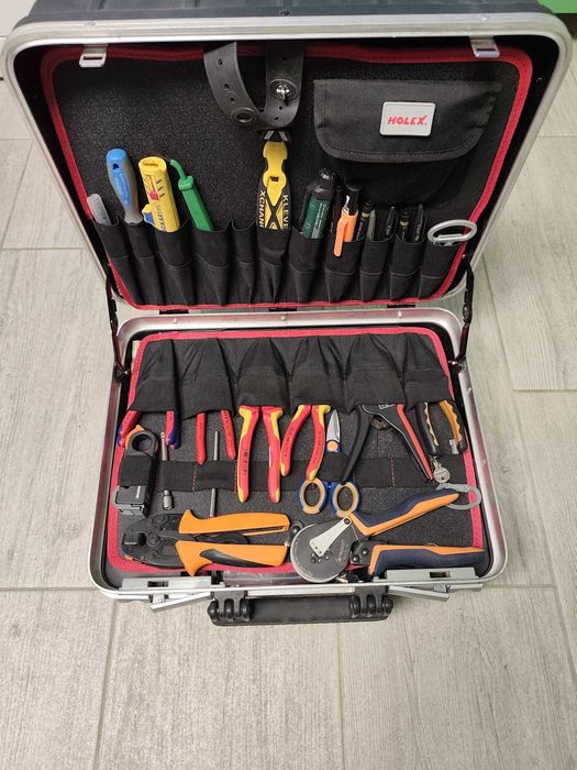 Electrician/Servicii instalatii electrice