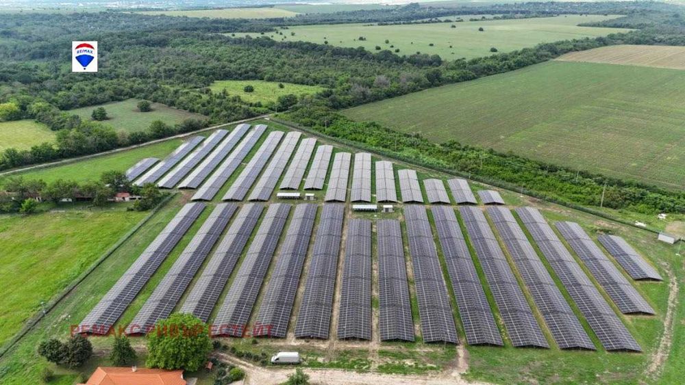 Фотоволтаична централа + ресторант с басейн и лятна градина