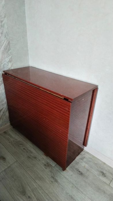Продается стол раскладной, длина 1,5 см