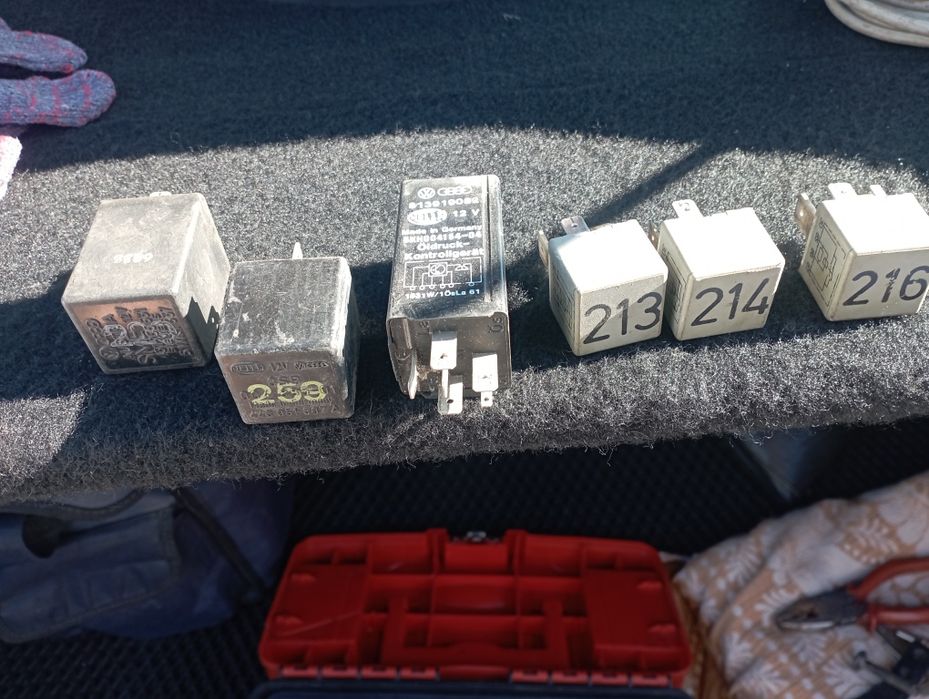 Ауди. 80 б3 б4 блок для предохранителей  и реле