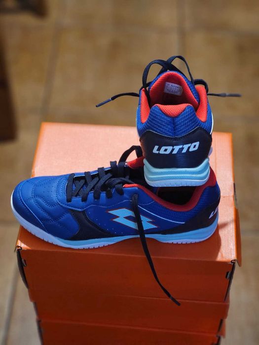 Ghete fotbal Lotto Tacto 300 Futsal - albastru 39 copii