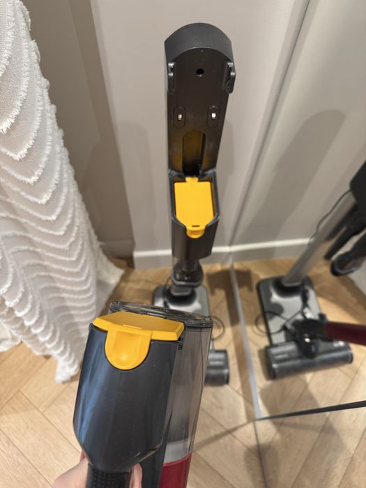 Пылесос вертикальный LG