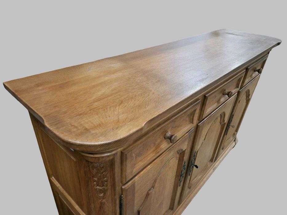 Изключително масивен и здрав контрабюфет дресоар от пълен дъбов масив