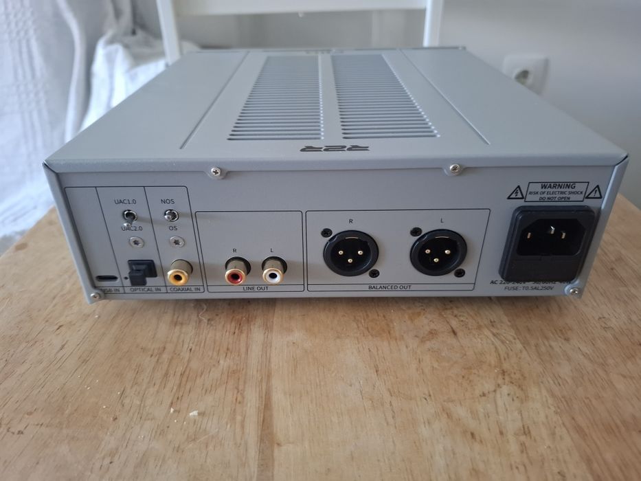 Продавам лампов DAC Fiio Warmer R2R валидна гаранция