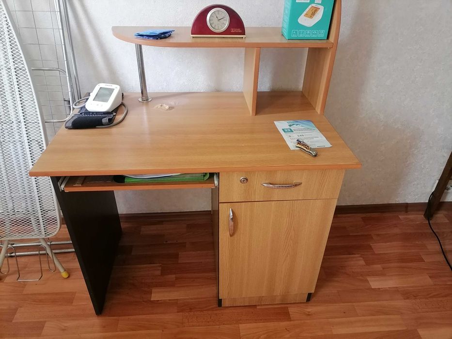 Стол со стульями