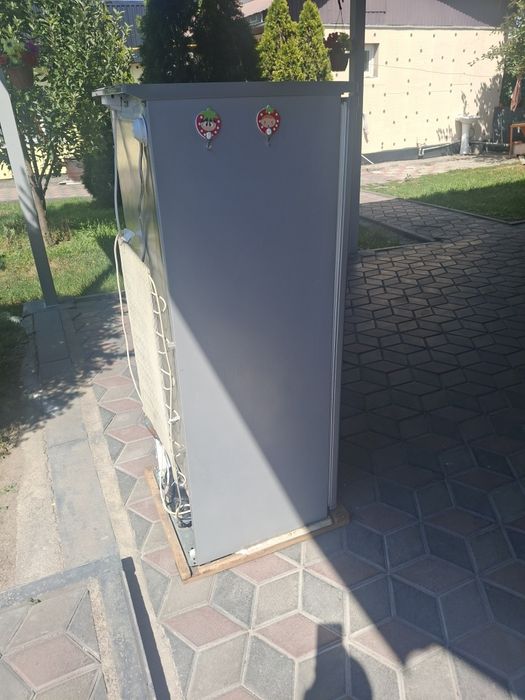 Холодильник почти новый