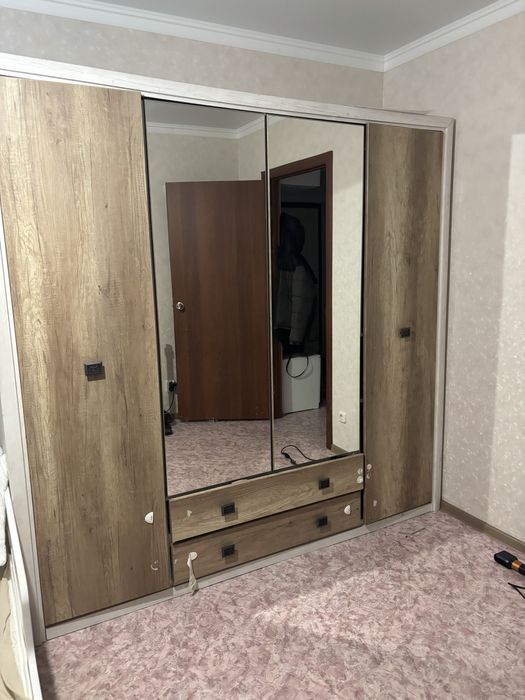 Продам большой шкаф