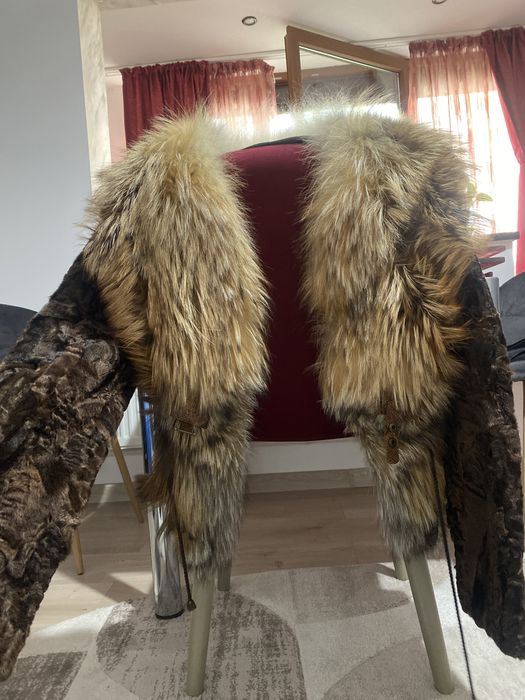 Haina de blana de astrahan purtată doar de doua ori in state perfecta