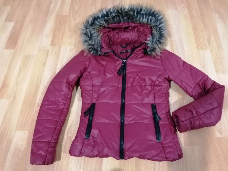 Дамско зимно яке S размер              .