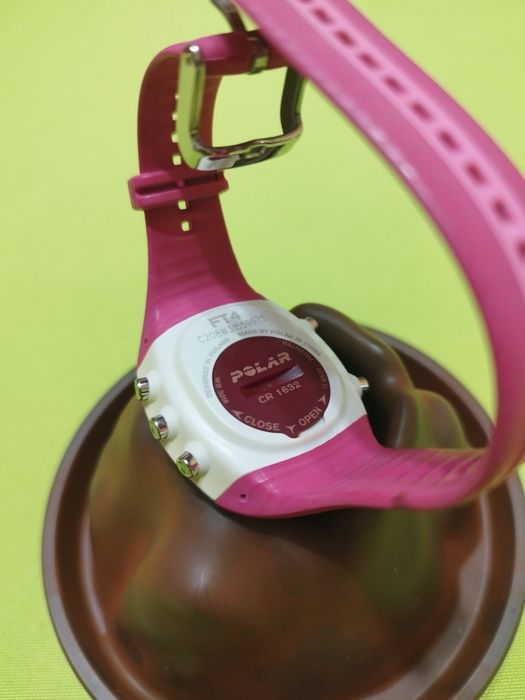 Продавам дамски часовник polar два  броя