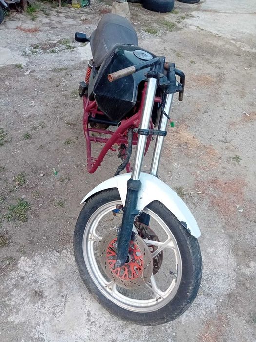 Vând cadru Suzuki gs 650 cu acte de Germania