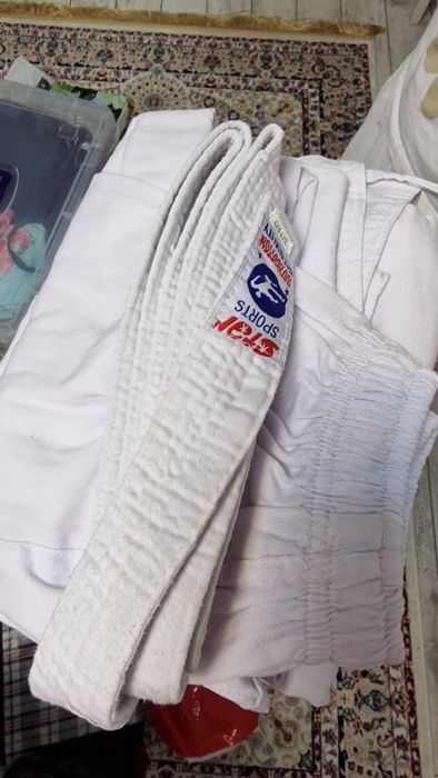 Продам кимоно рост 160 белый карате