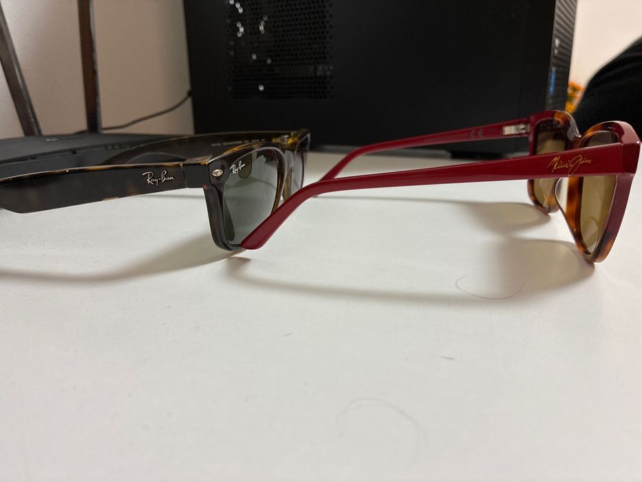 Ochelarii de soare , cei rosii Maui Jim (400 ron), ceilalti Raban (400 ron)