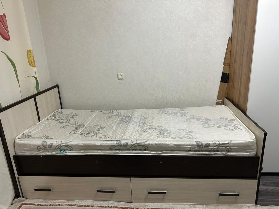 Кровать продам..