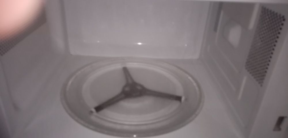 Продаю микроволновую печь бу