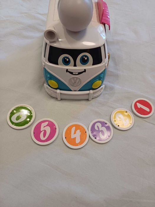 Бус за сладолед с три езика