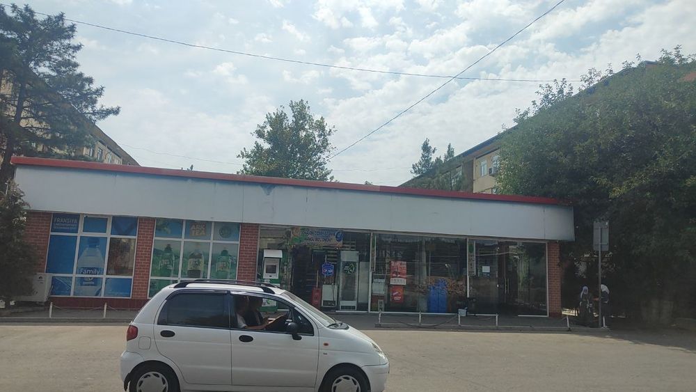 Продается магазин на автобуной остановке