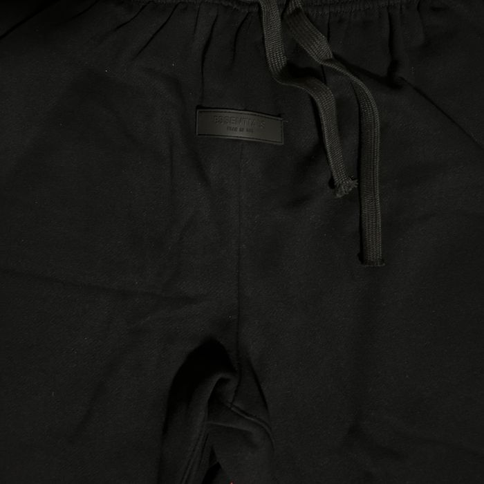 Pantaloni essentials