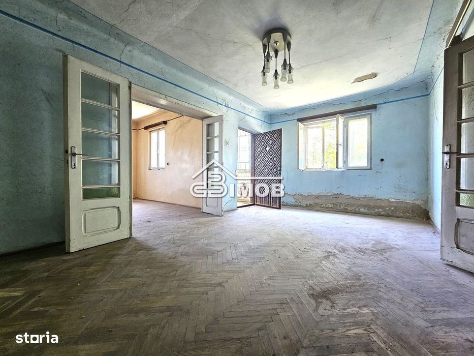 Casa cu 995 mp la Sosea - Viisoara