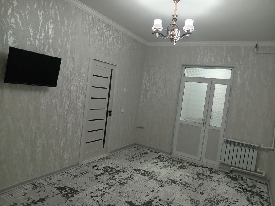 Tezlikda uy sotiladi. Ulgurib qoliyla 2 xonali 1qavat. Yevro remont