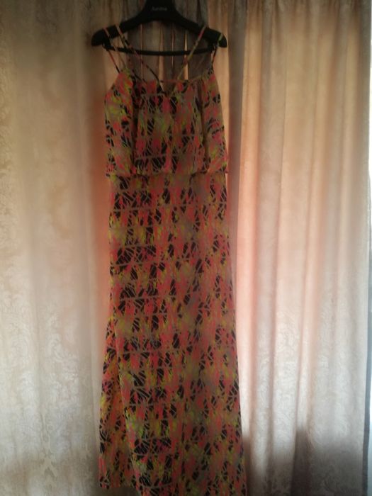 Продавам различни рокли!