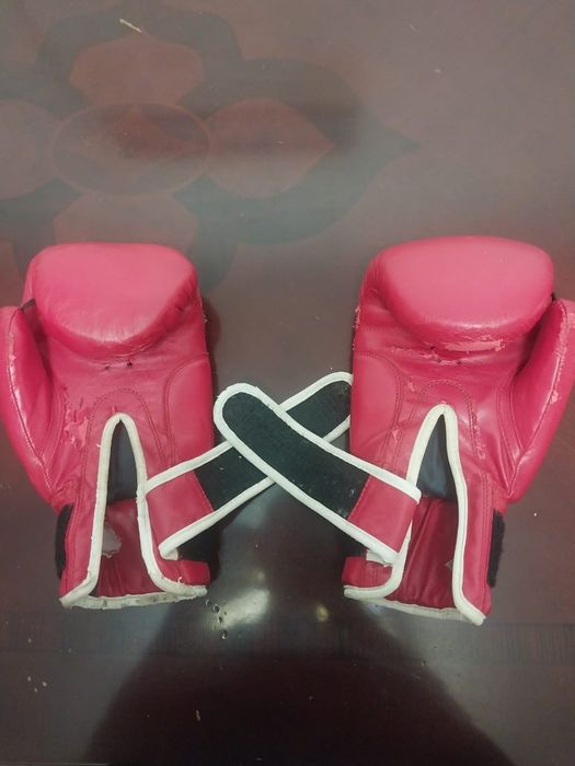 Перчатки 14.oz. немного поношенные