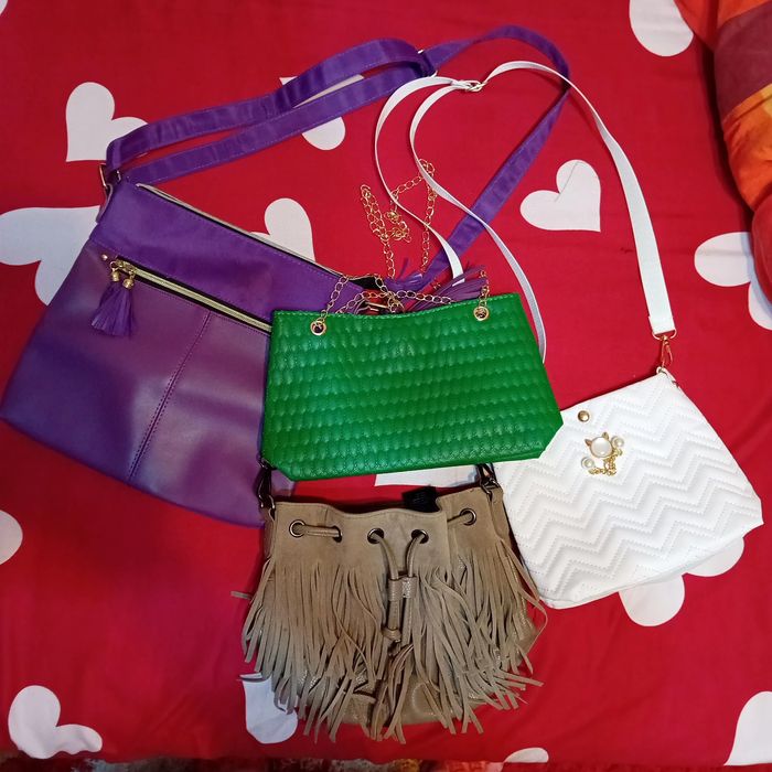 Ĺot 4 genți de umar(doar cea maro este de mana]