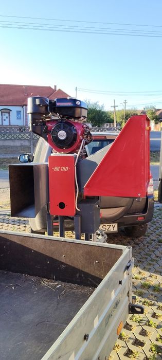 Tocatoare crengi cu motor pe benzina