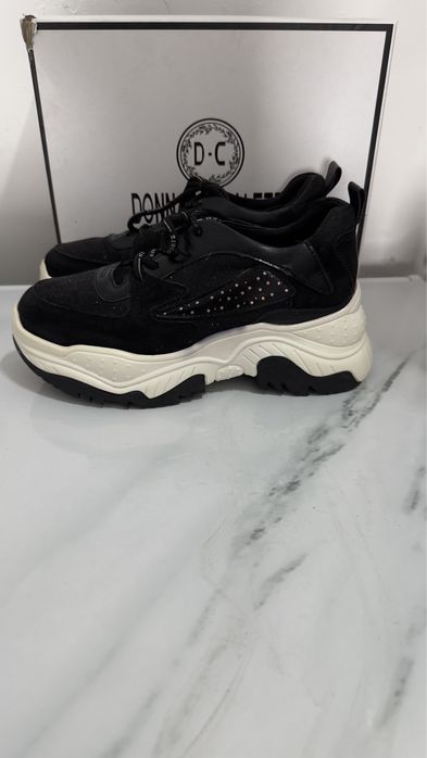 Кроссовки женские