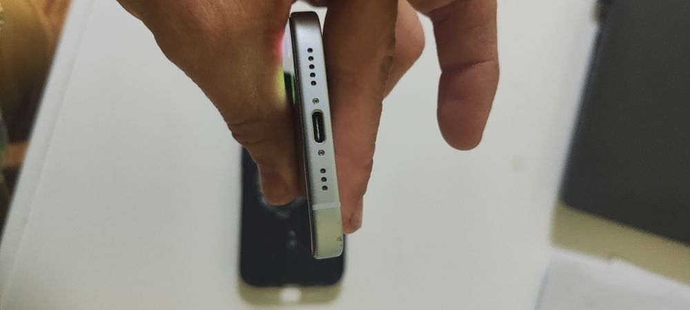 Продам iPhone 15 128 gb белый