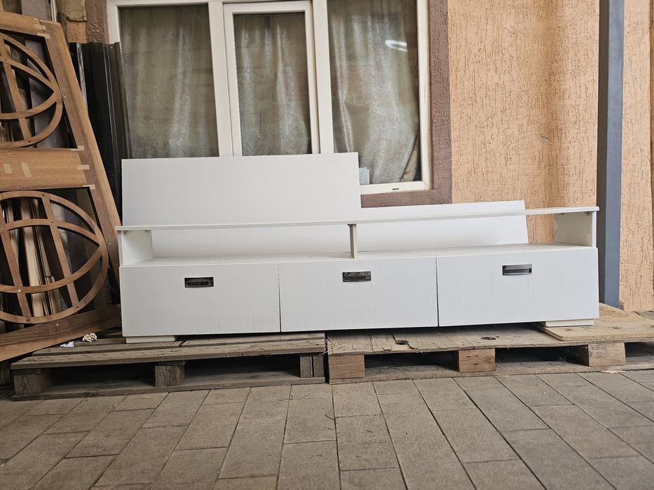 Продам тумбу под ТВ