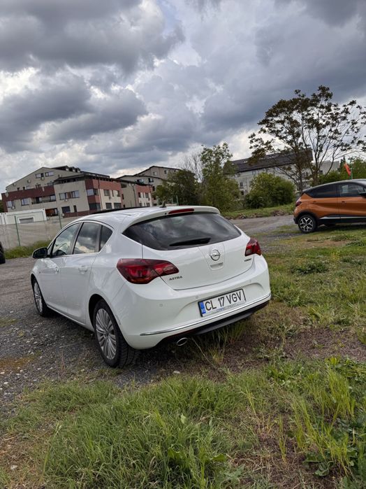 Opel Astra 1.4 Turbo 140 CP • Automată • 2014 •