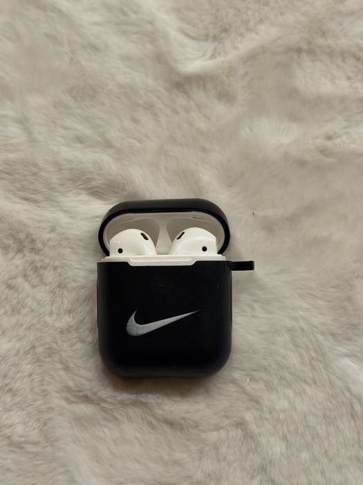 Apple AirPods 2 + cutie încărcare, stare bună