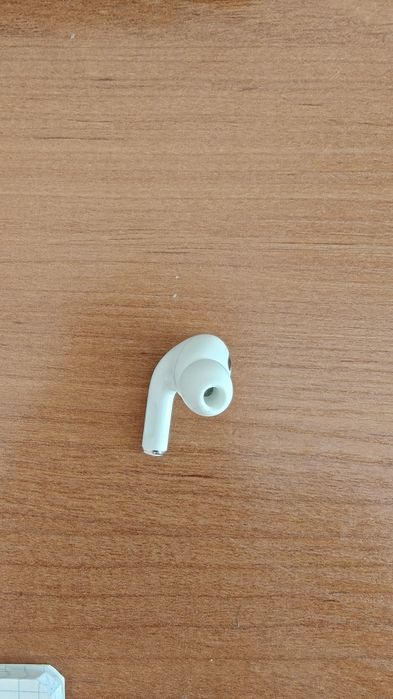 Правый наушник Air pods pro 1