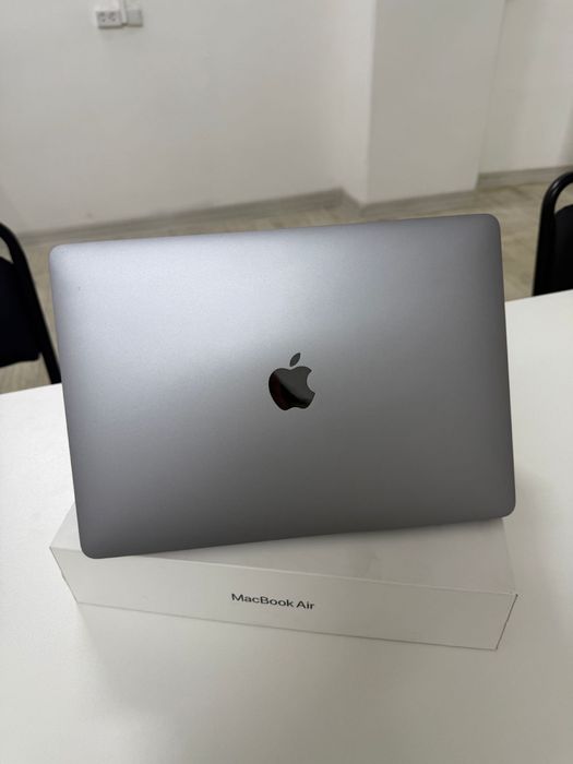 MacBook Air M1 (2020)