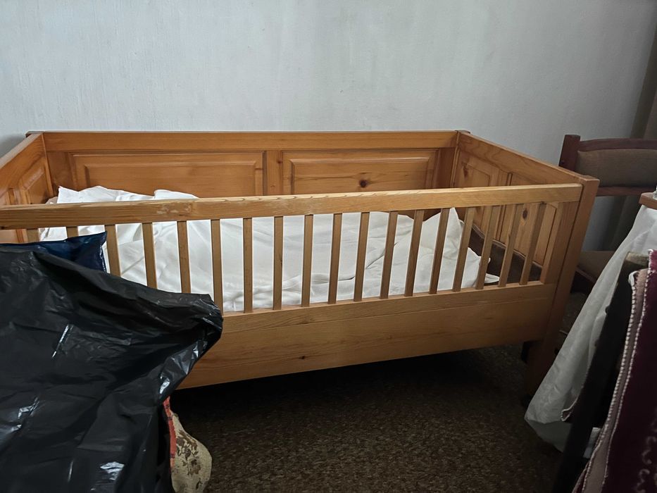 Продавам детско дървено легло за дете  до 10 години