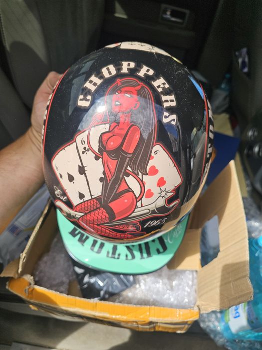 Каска  custom  нова