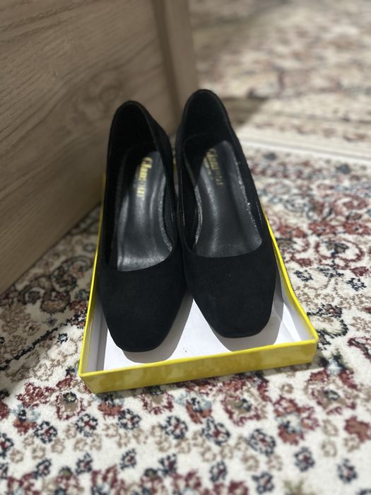 Продам туфли замшевый