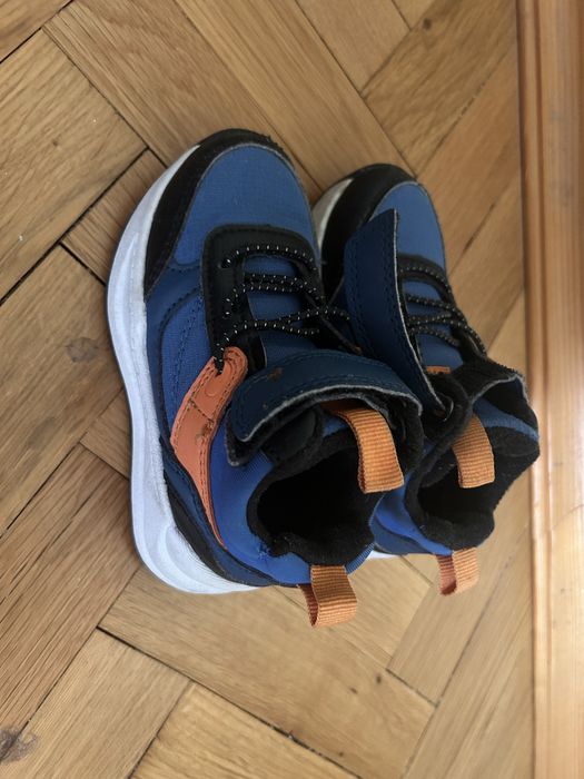 Детски есенно -зимни боти