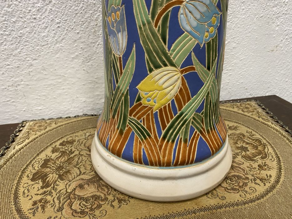 Италианска порцеланова колона поставка са цветя майолика