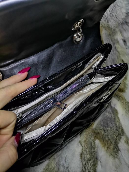 Дамска лачена чанта в черно