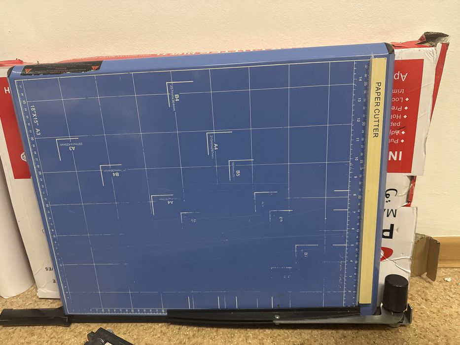 Резак для бумаги есть А4 и А3