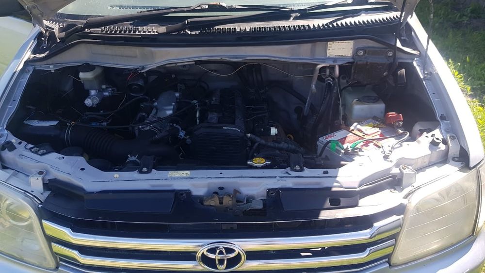 Автомобиль Toyota Noah