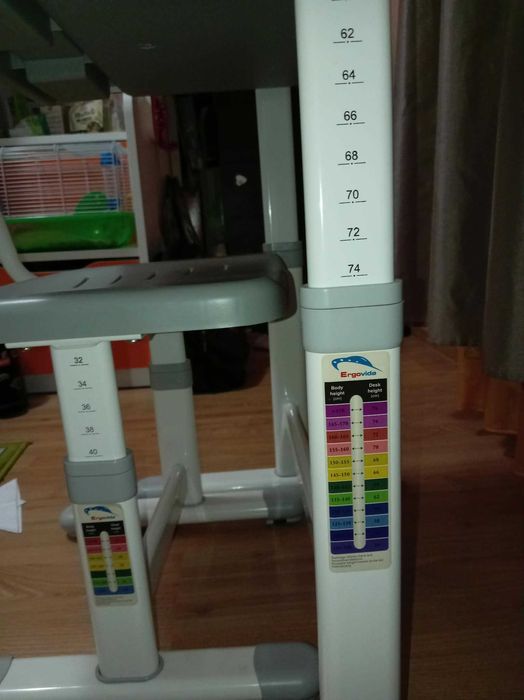 Set birou si scaun ergonomic pentru copii