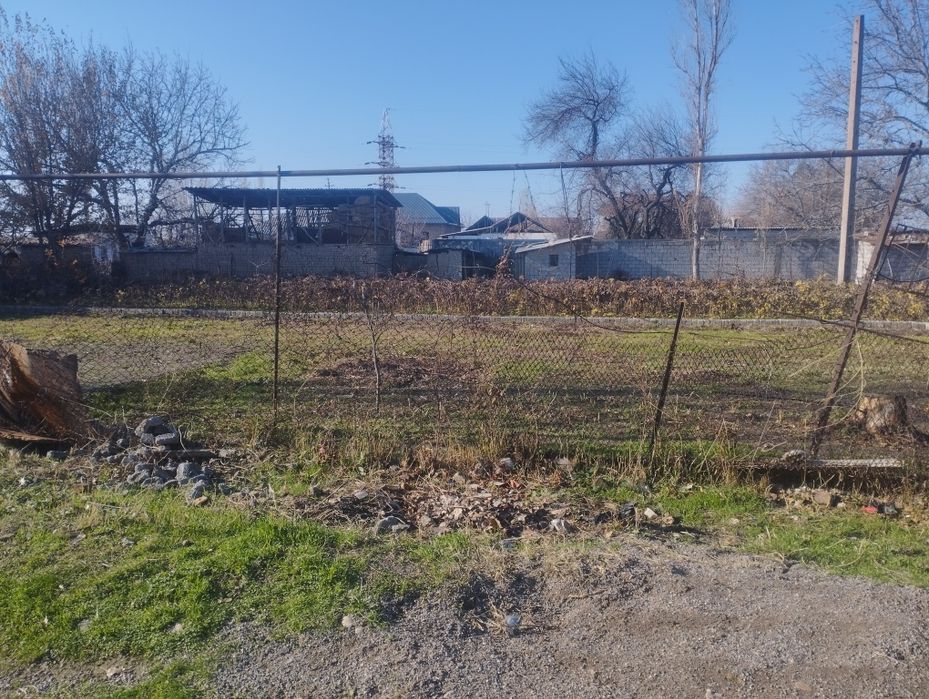 Участка сотилади